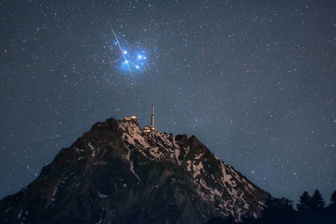 Le Pic, les Pleiades et le Meteore